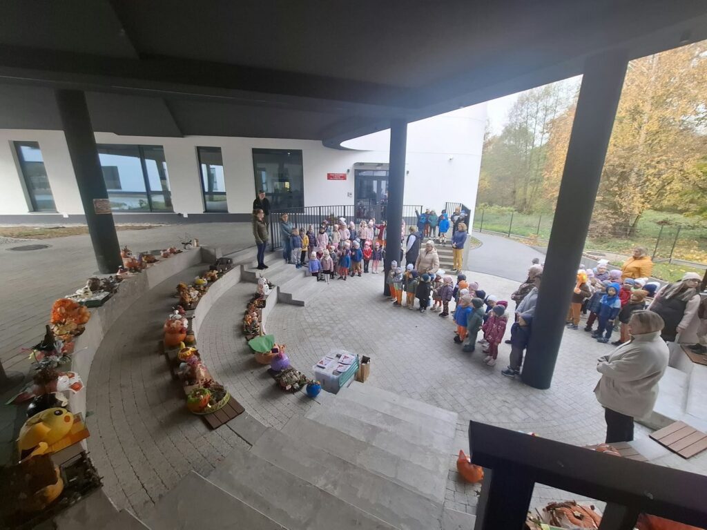 amfiteatr z pracami konkursowymi